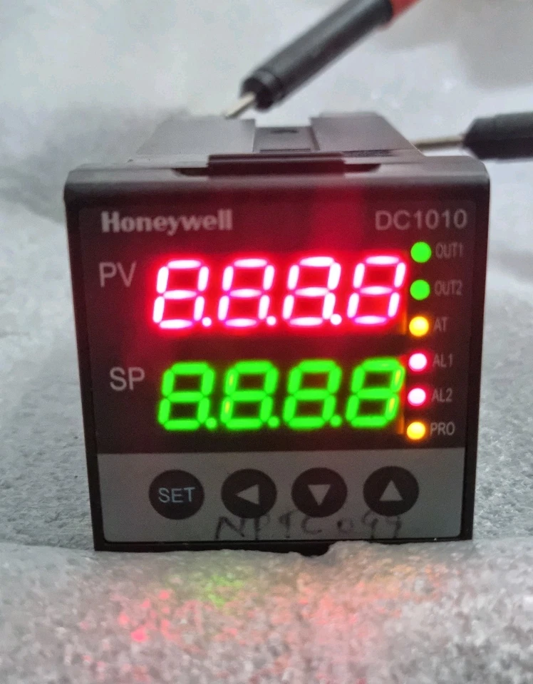 Used Working Honeywell DC1010CT-301000-E PID Digital Temperature Controller